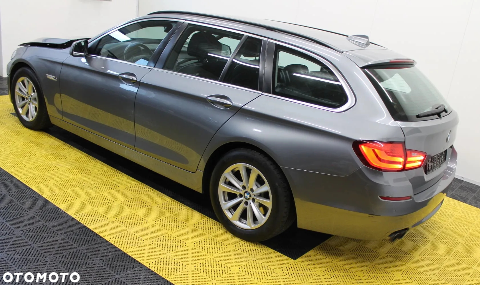 BMW Seria 5 525d Touring - 4