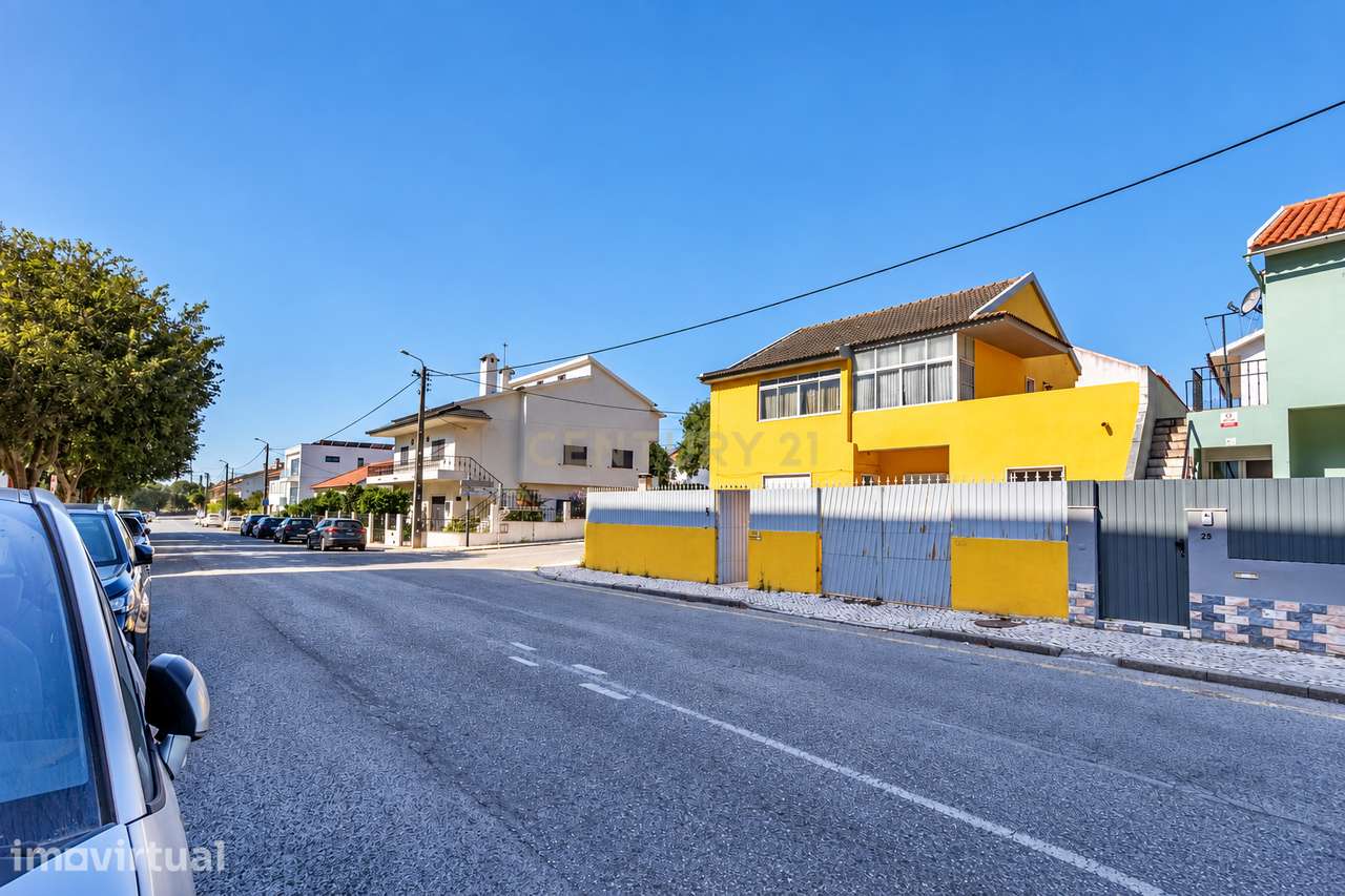 Moradia T4 | 278 m² de construção | Terraço 120 m² | Quintal 110 m² | - Grande imagem: 2/36