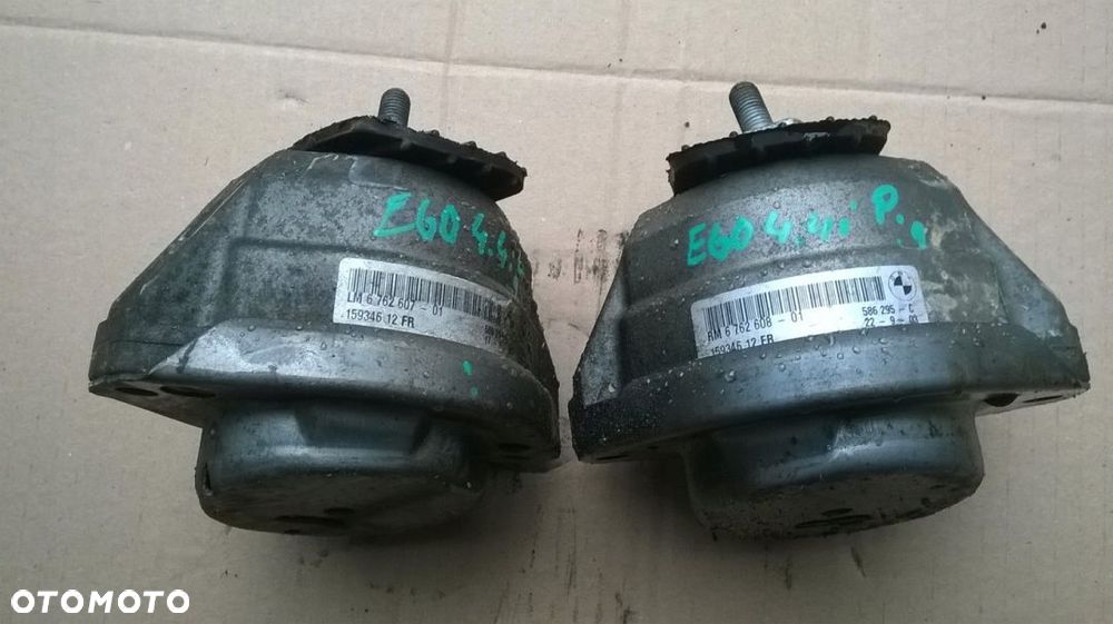 BMW E60 E63 4.4 N62 PODUSZKA SILNIKA PRAWA 6762608 - 1