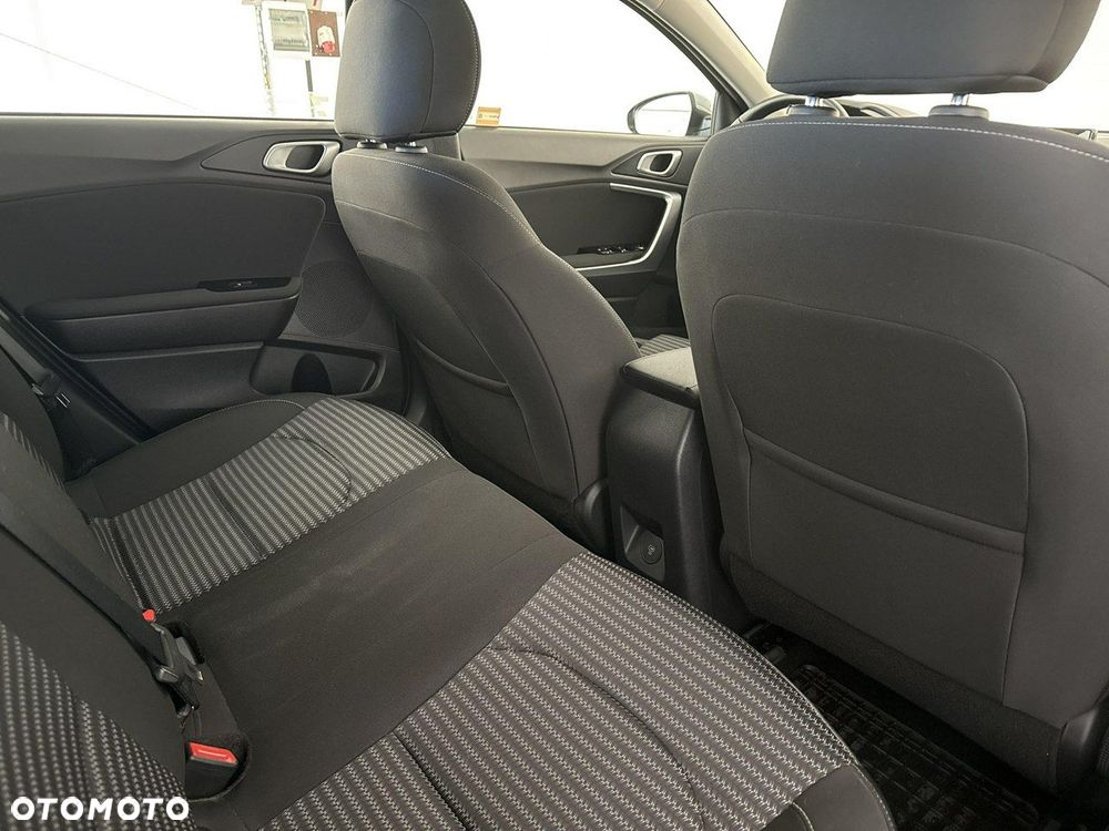 Kia Ceed - 24
