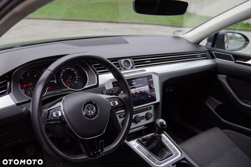 Volkswagen Passat - 21