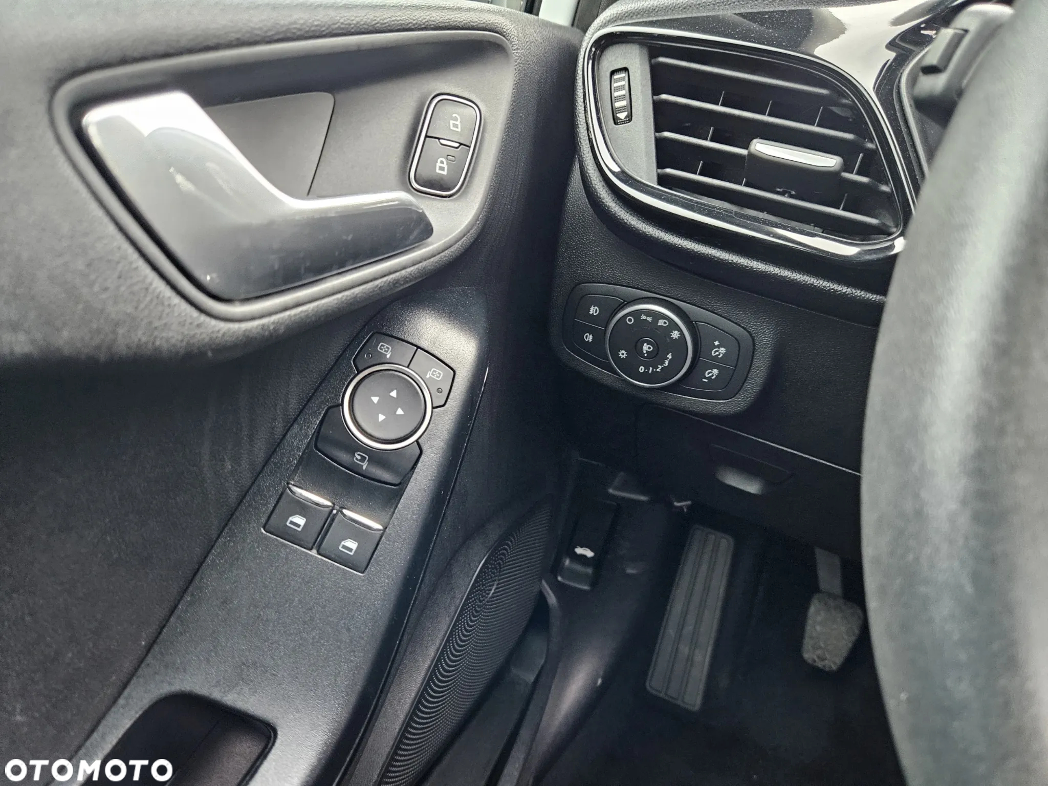 Ford Fiesta 1.0 EcoBoost S&S ACTIVE - 11