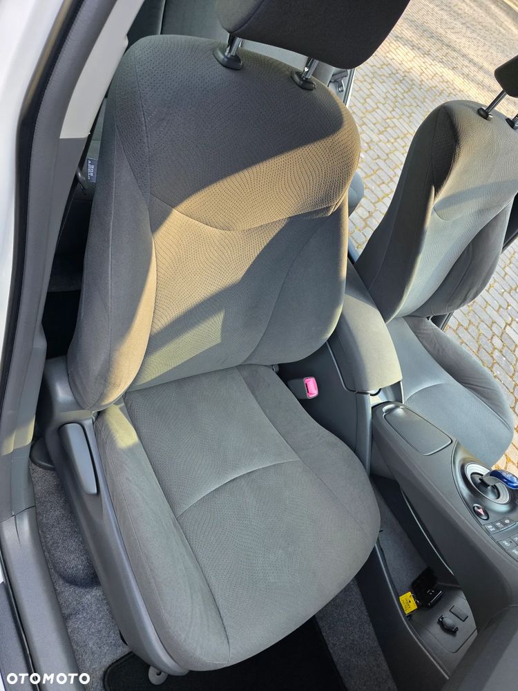 Toyota Prius (Hybrid) - 18