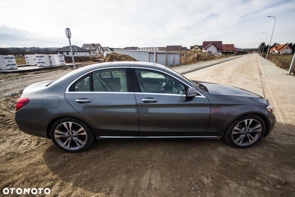Mercedes-Benz Klasa C 300 9G-TRONIC Exclusive - 3