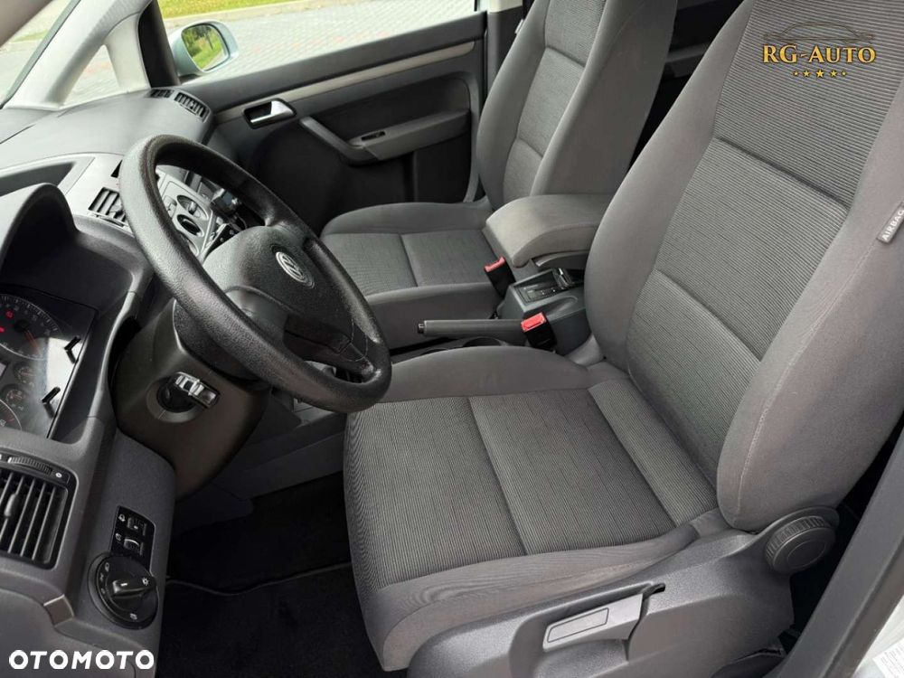 Volkswagen Touran - 28