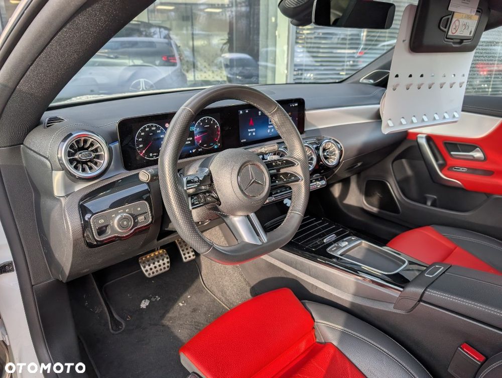 Mercedes-Benz CLA 200 AMG Line 7G-DCT - 7