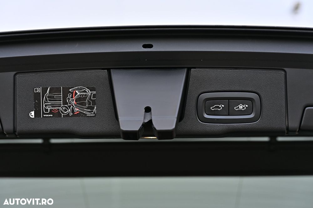 Volvo XC 60 T6 AWD Geartronic RDesign - 32