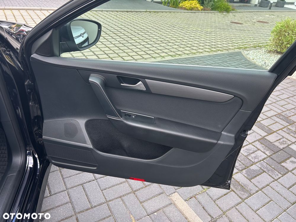 Volkswagen Passat 2.0 TDI DSG BlueMotion Technology R-Line - 14