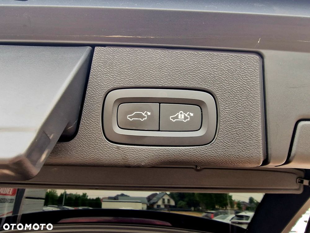Volvo XC 60 B5 B AWD Ultimate Black Edition - 34