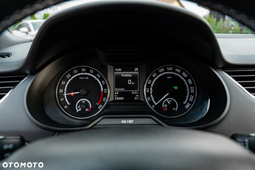Skoda Octavia 2.0 TDI DSG RS - 30