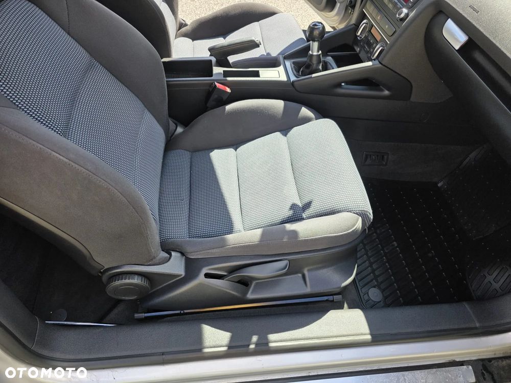 Audi A3 3-drzwiowe 1.6 Ambiente - 7