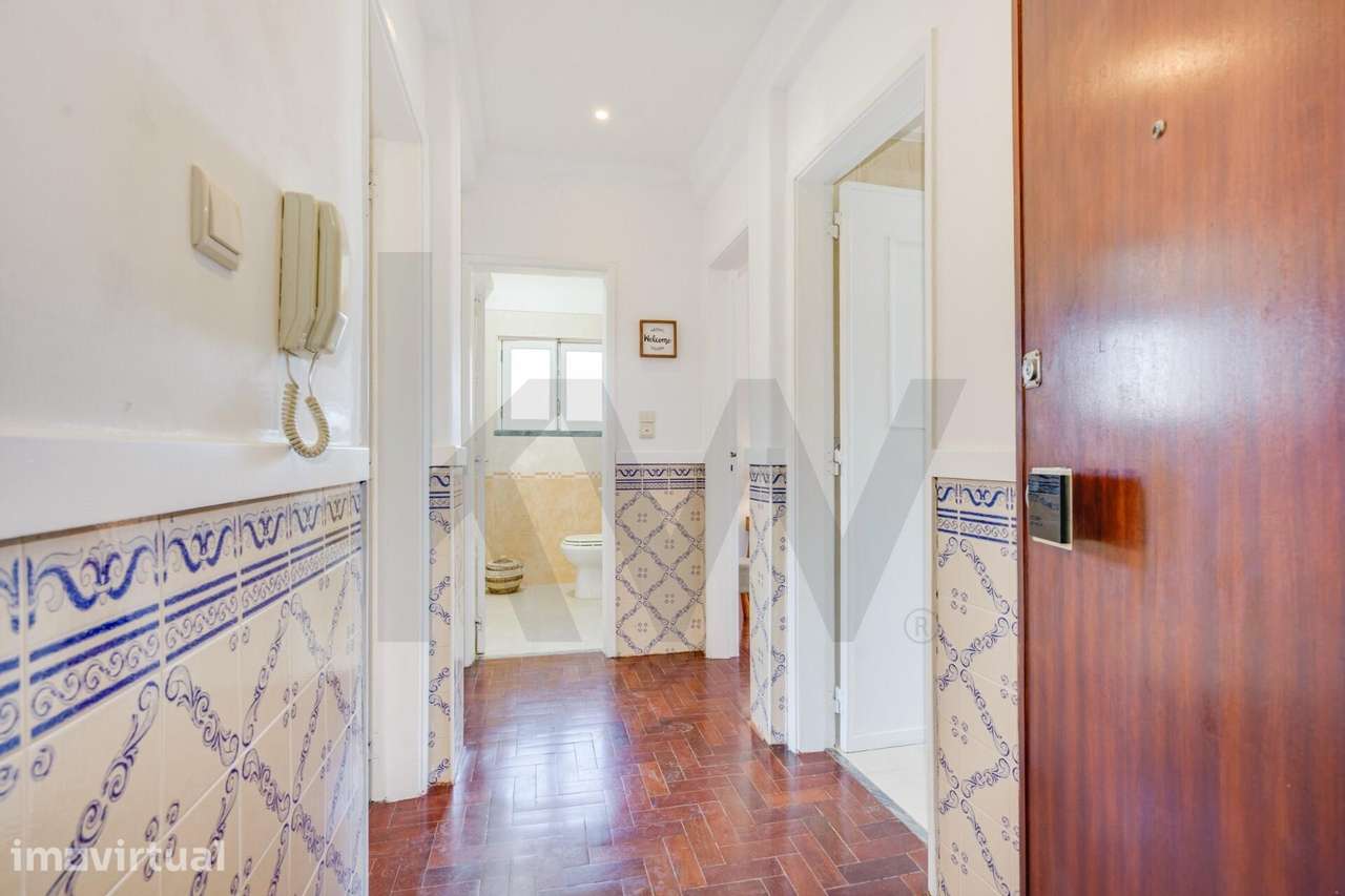 Apartamento T2 em Carcavelos | Varanda e Vista Desafogada - Grande imagem: 2/16