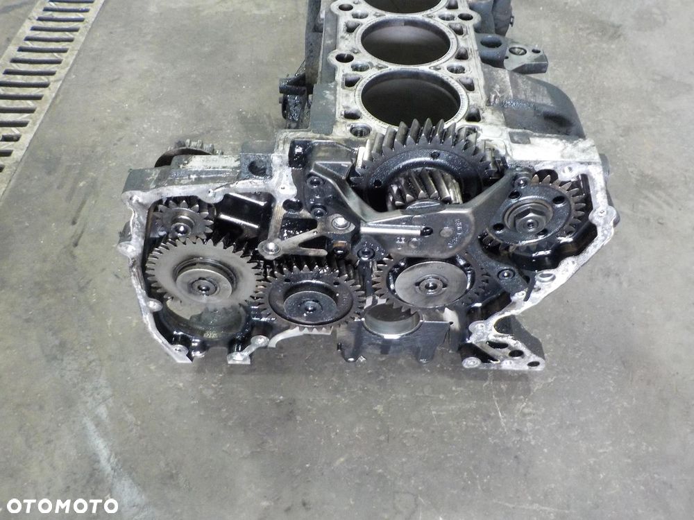 VW T5 2.5 TDI AXD AXE BLOK SILNIKA - 3