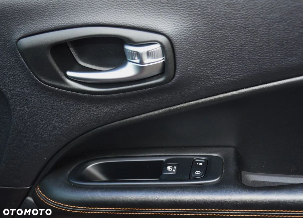 Jeep Compass - 32
