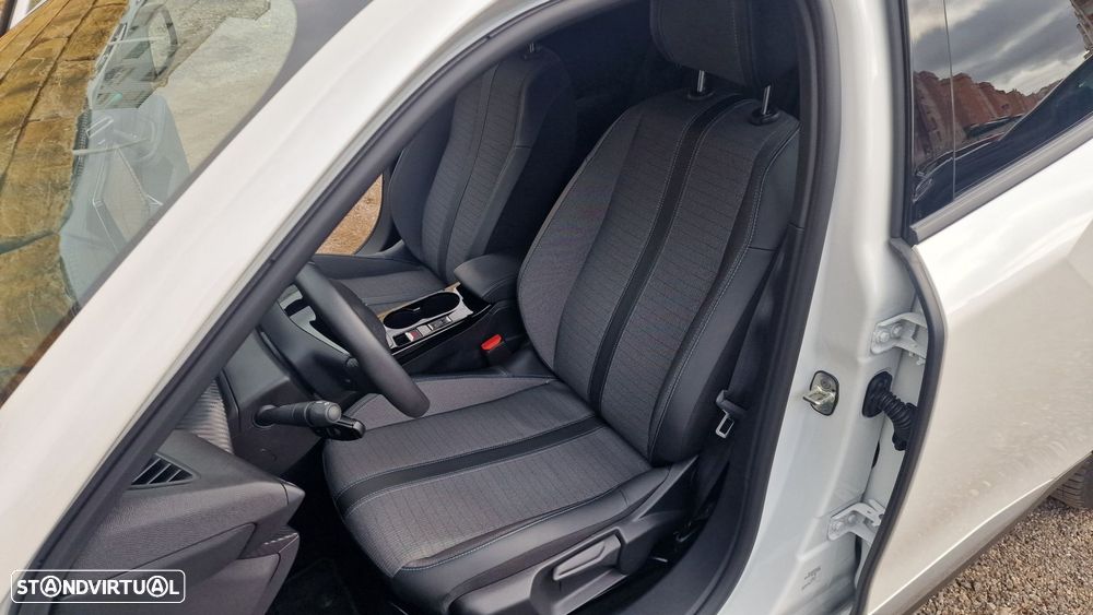 Peugeot e-2008 50 kWh Allure - 31