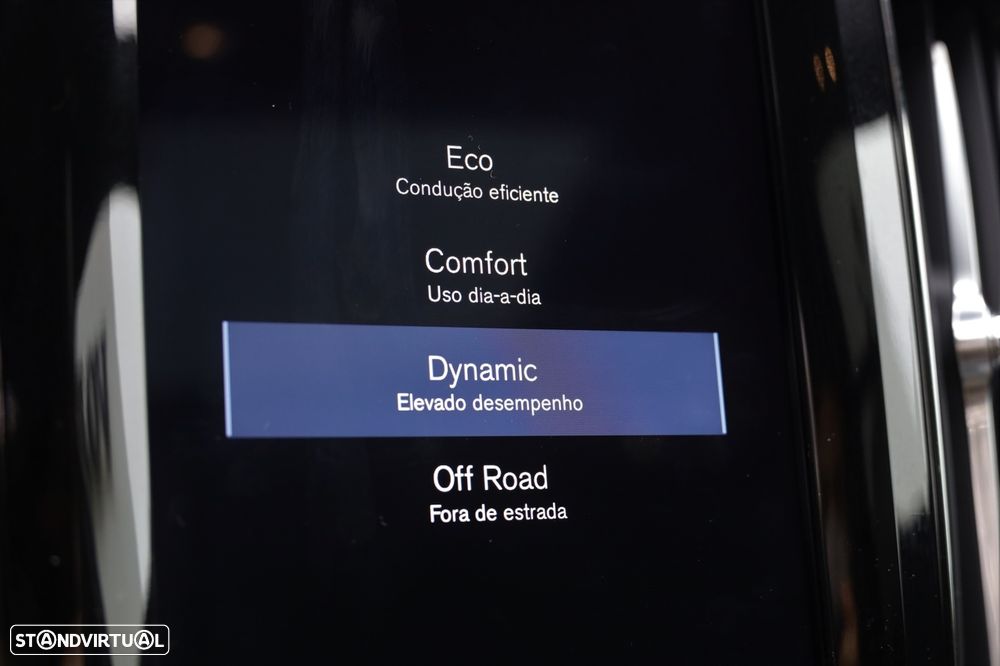 Volvo XC 60 2.0 D4 R-Design Geartronic - 22