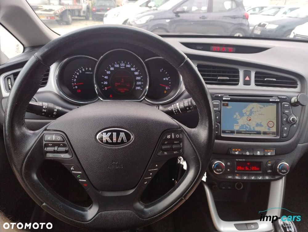 Kia Ceed - 8