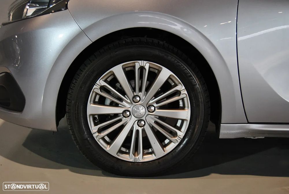 Peugeot 208 1.2 PureTech Signature - 13