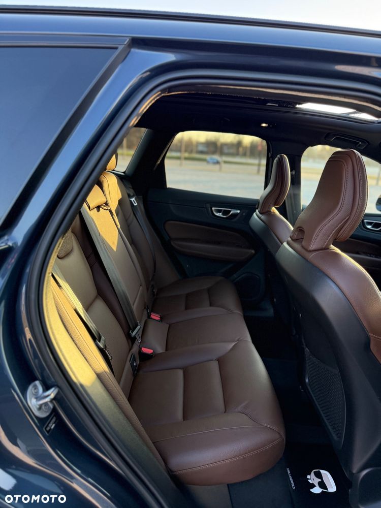 Volvo XC 60 B5 B AWD Plus Dark - 10