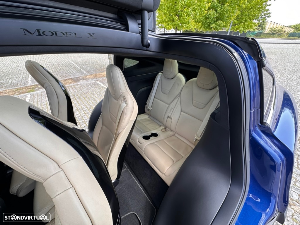 Tesla Model X 90D - 26