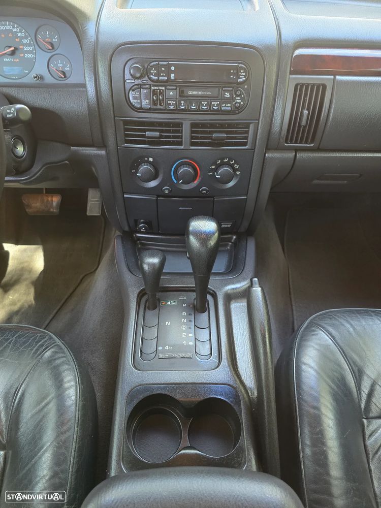 Jeep Grand Cherokee 3.1 TD Laredo - 32