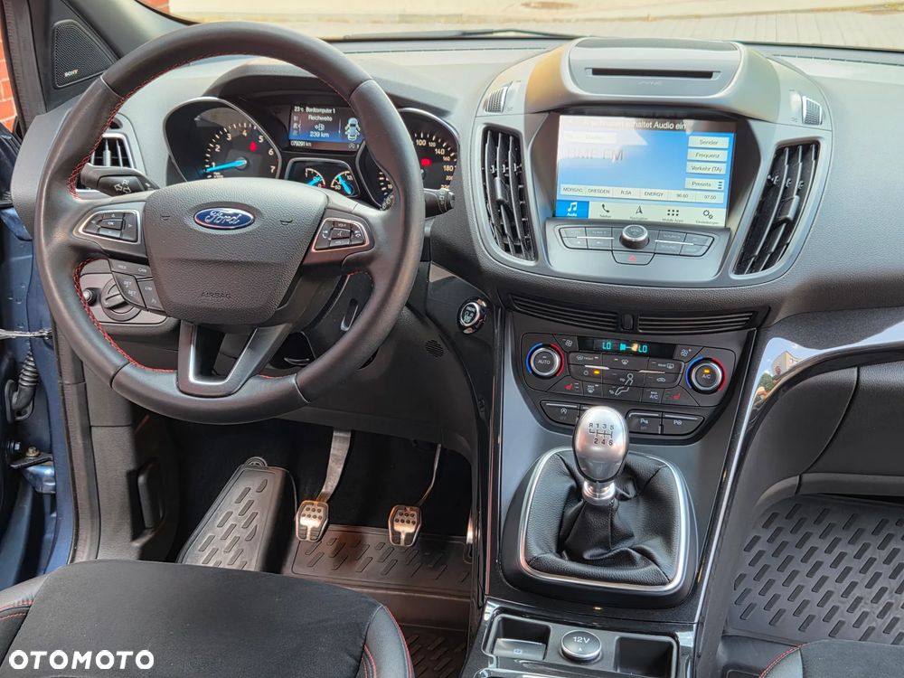 Ford Kuga 1.5 EcoBoost 2x4 ST-Line - 24