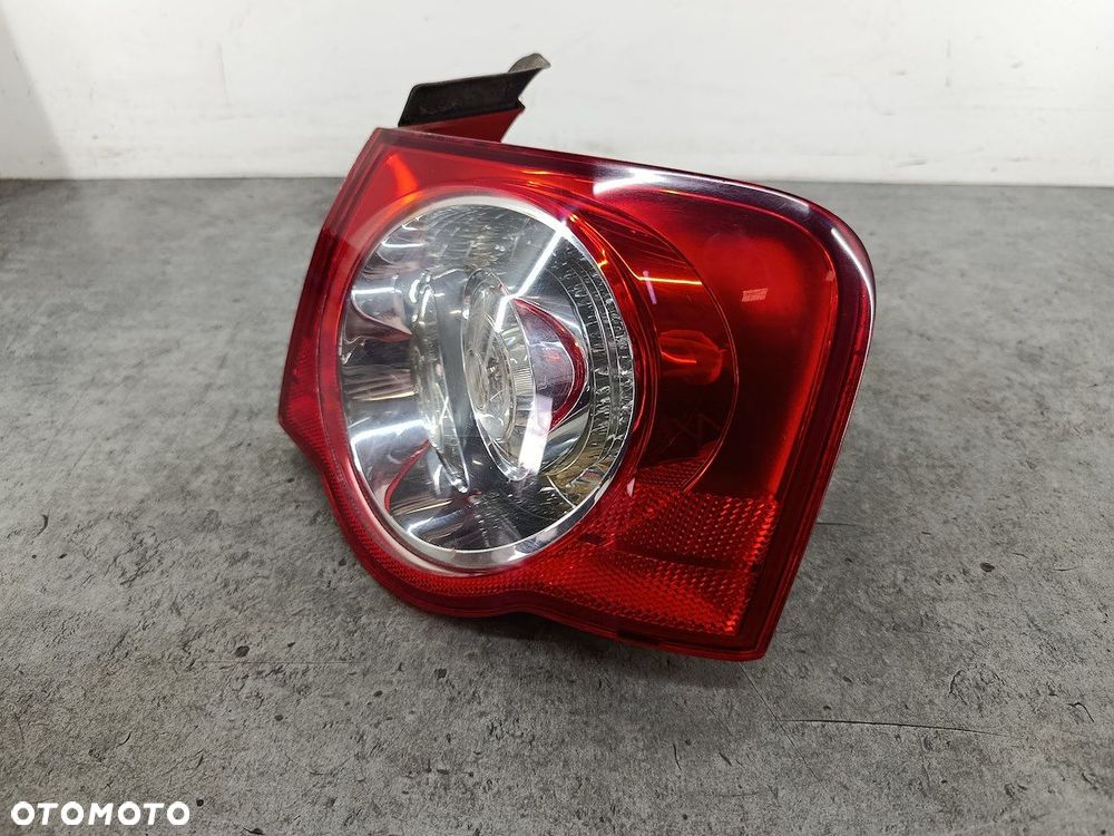LAMPA TYLNA PRAWA VW PASSAT B6 3C5945096C SEDAN - 2