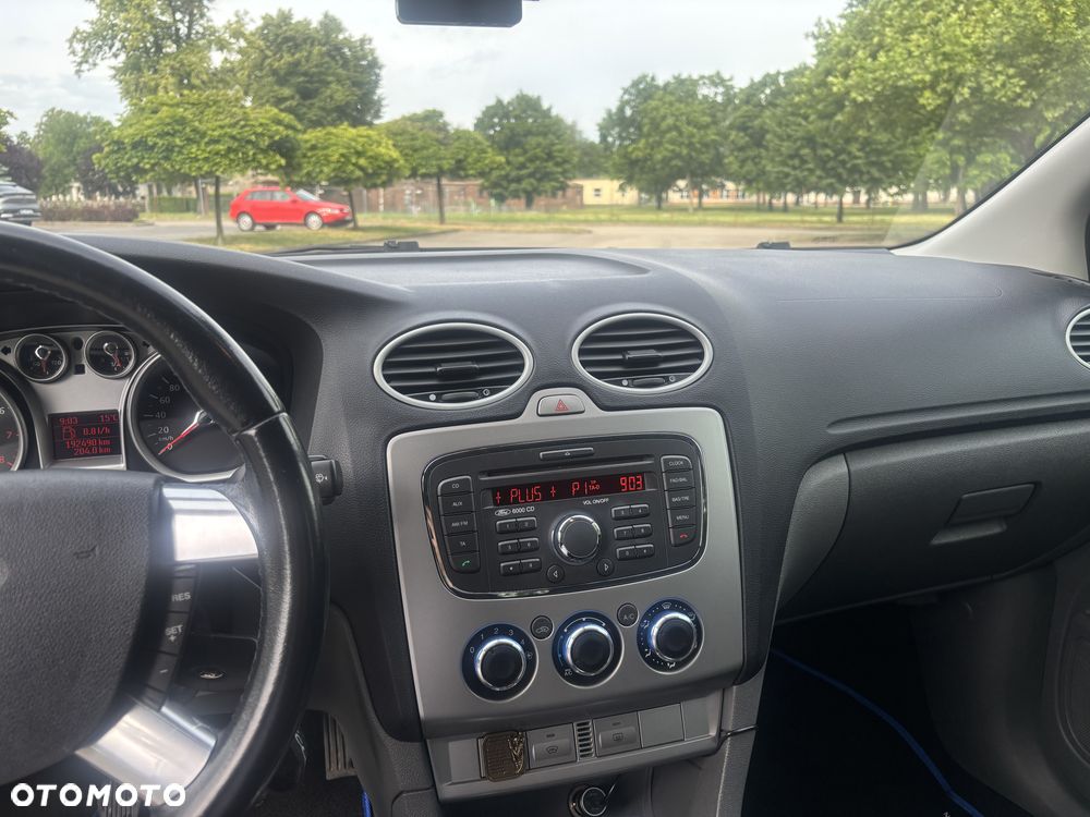 Ford Focus 1.6 16V Style - 18
