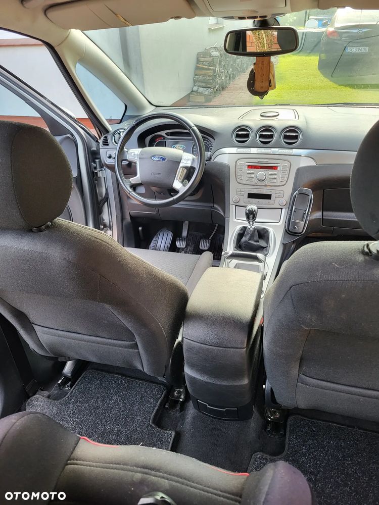 Ford S-Max - 12