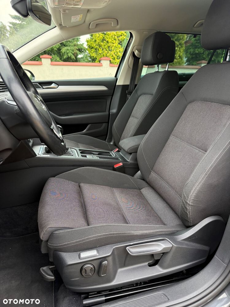 Volkswagen Passat 2.0 TDI (BlueMotion Technology) Comfortline - 17
