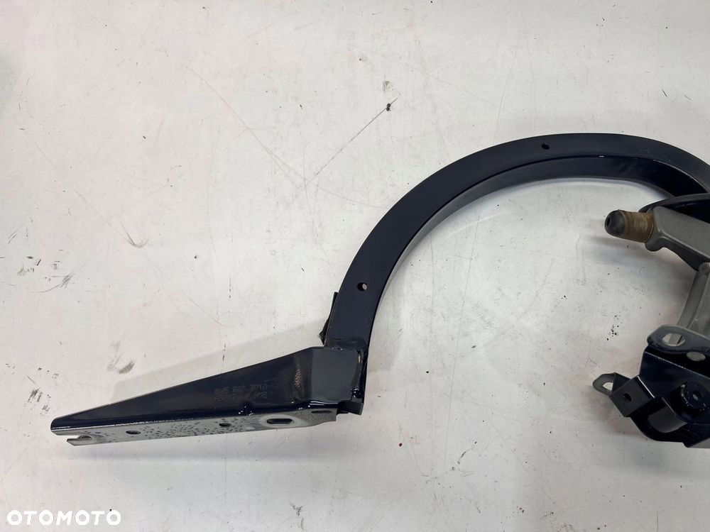 ZAWIAS KLAPY LEWY TYŁ SEDAN AUDI A4 B9 8W5827301A - 2