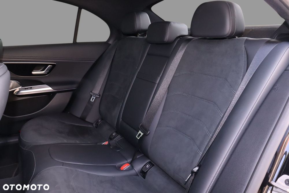 Mercedes-Benz Klasa E 220 d mHEV 4-Matic AMG 9G-Tronic - 17