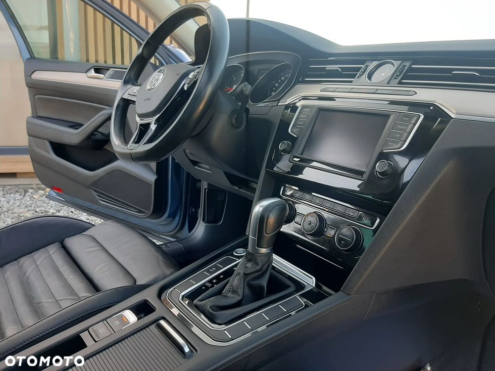 Volkswagen Passat 1.6 TDI SCR DSG Business - 12