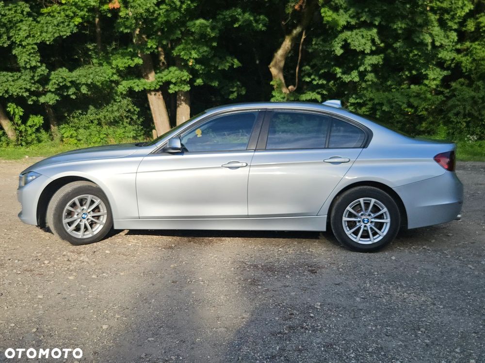 BMW Seria 3 318d EU6 - 8