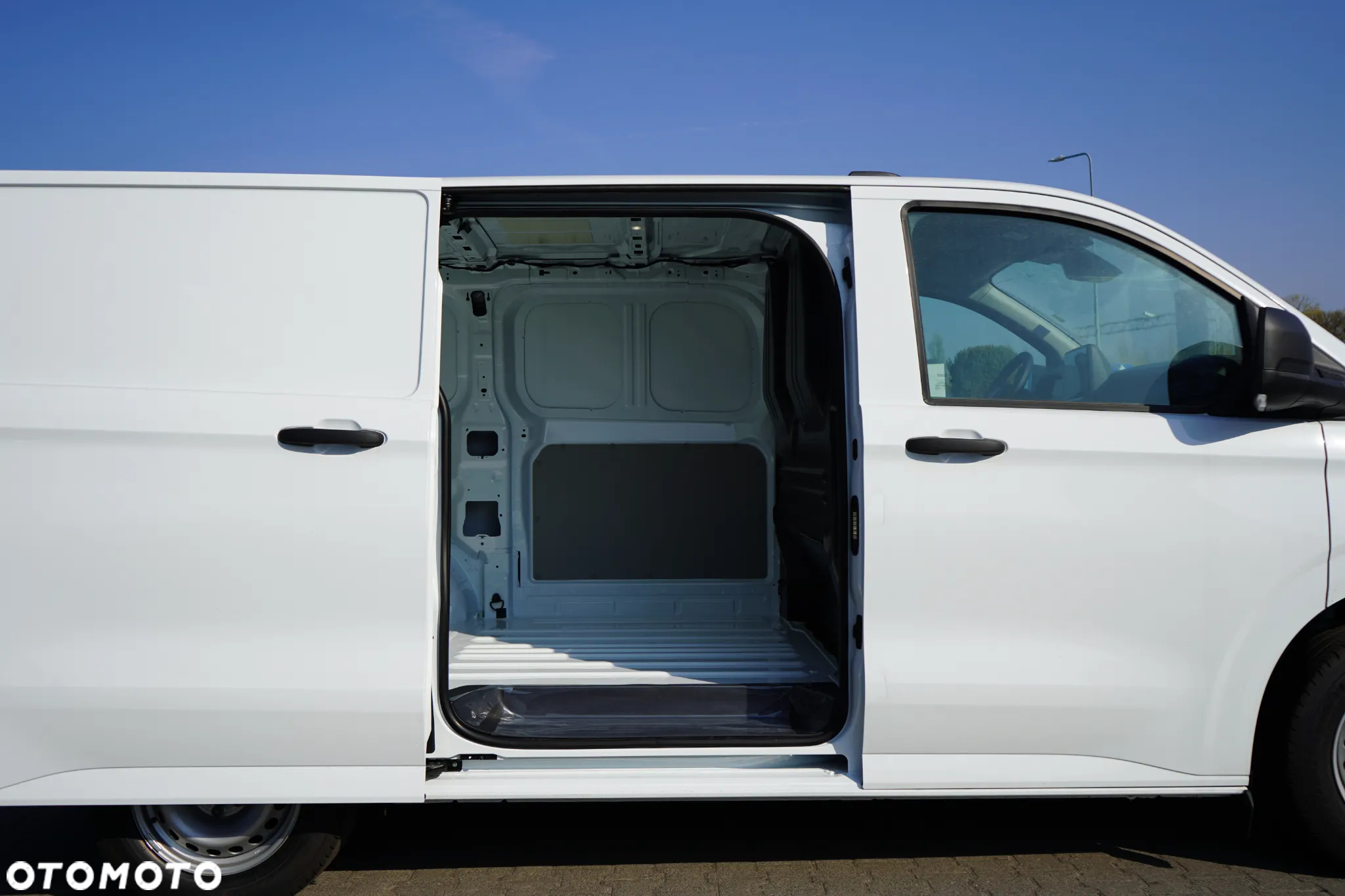 Volkswagen T7 Transporter - 7