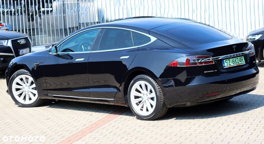 Tesla Model S - 28