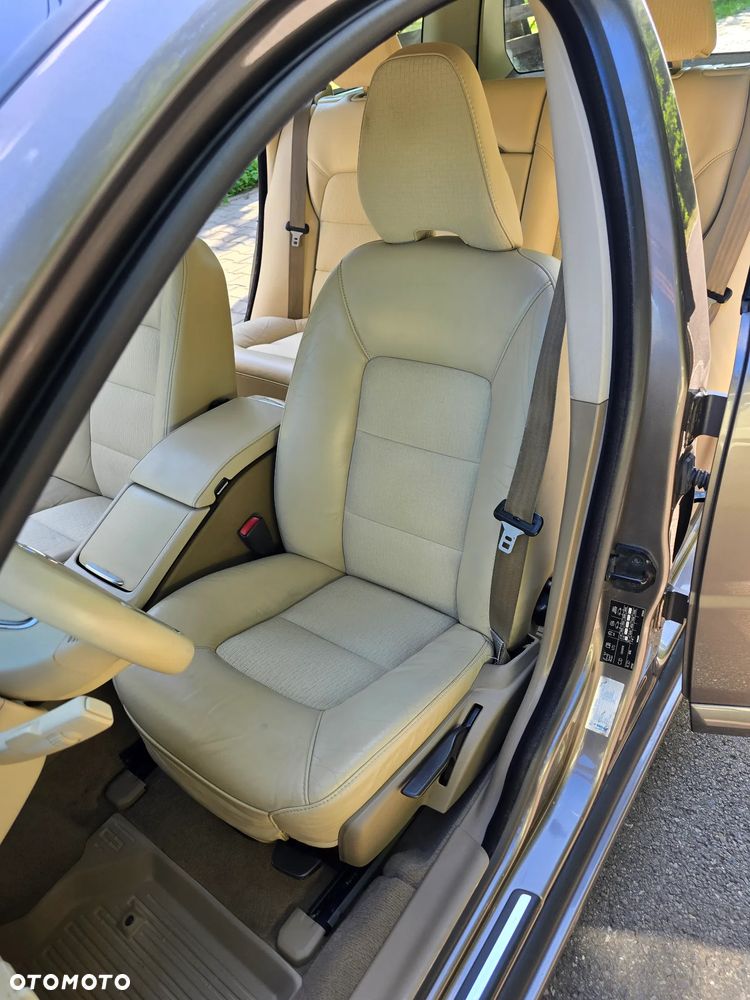 Volvo V70 2.5T Summum - 21