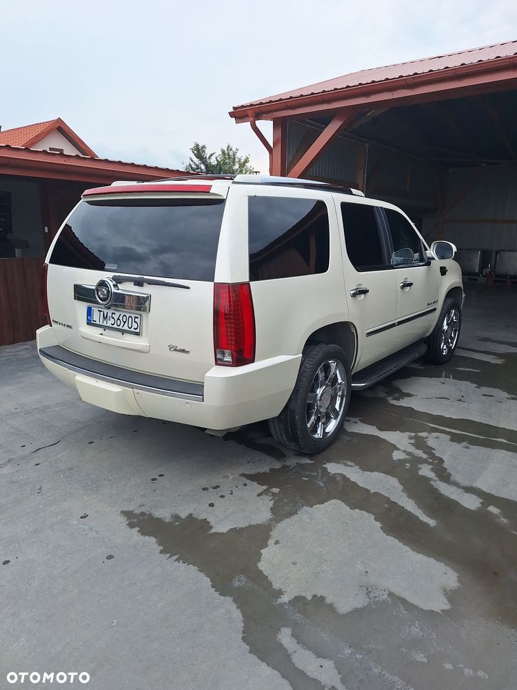 Cadillac Escalade - 3