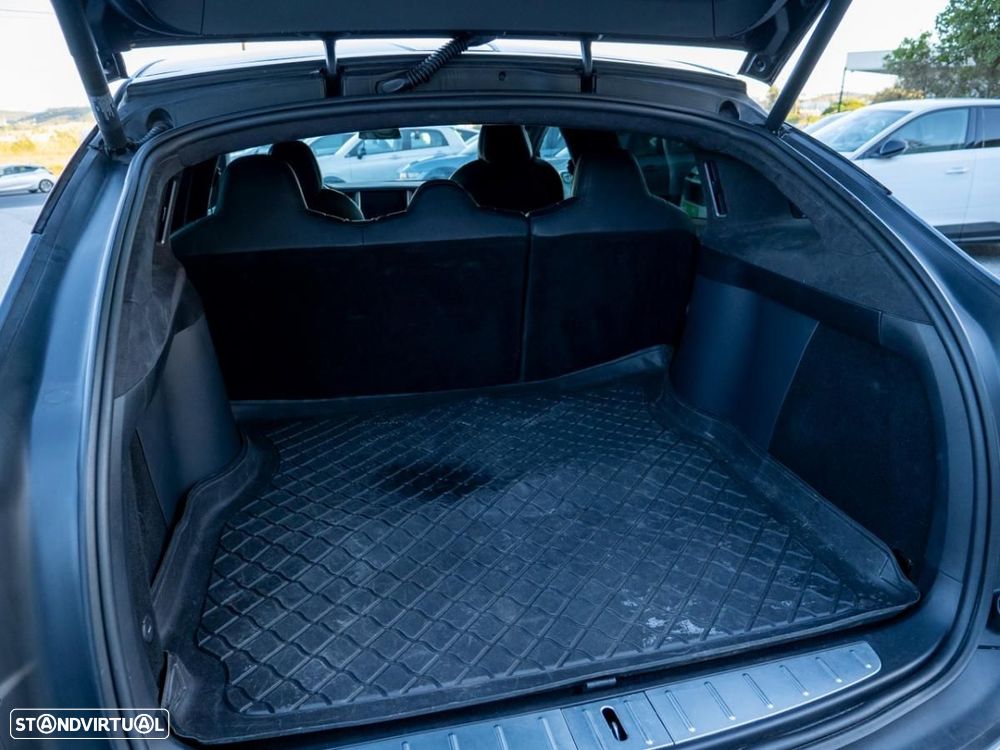 Tesla Model X - 16