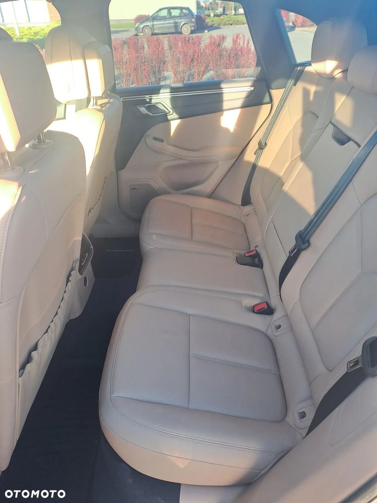 Porsche Macan Standard - 35