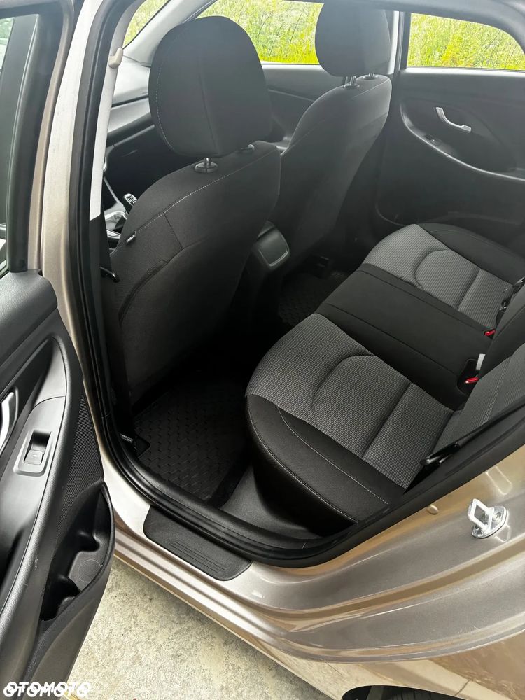Hyundai i30 1.4 Classic + - 8