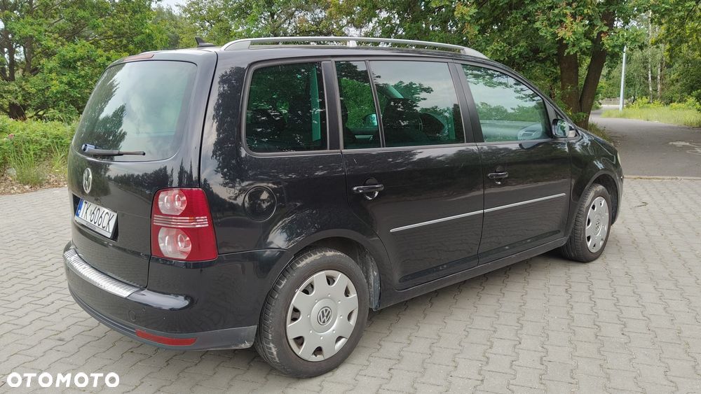 Volkswagen Touran 2.0 TDI DPF Highline DSG - 2