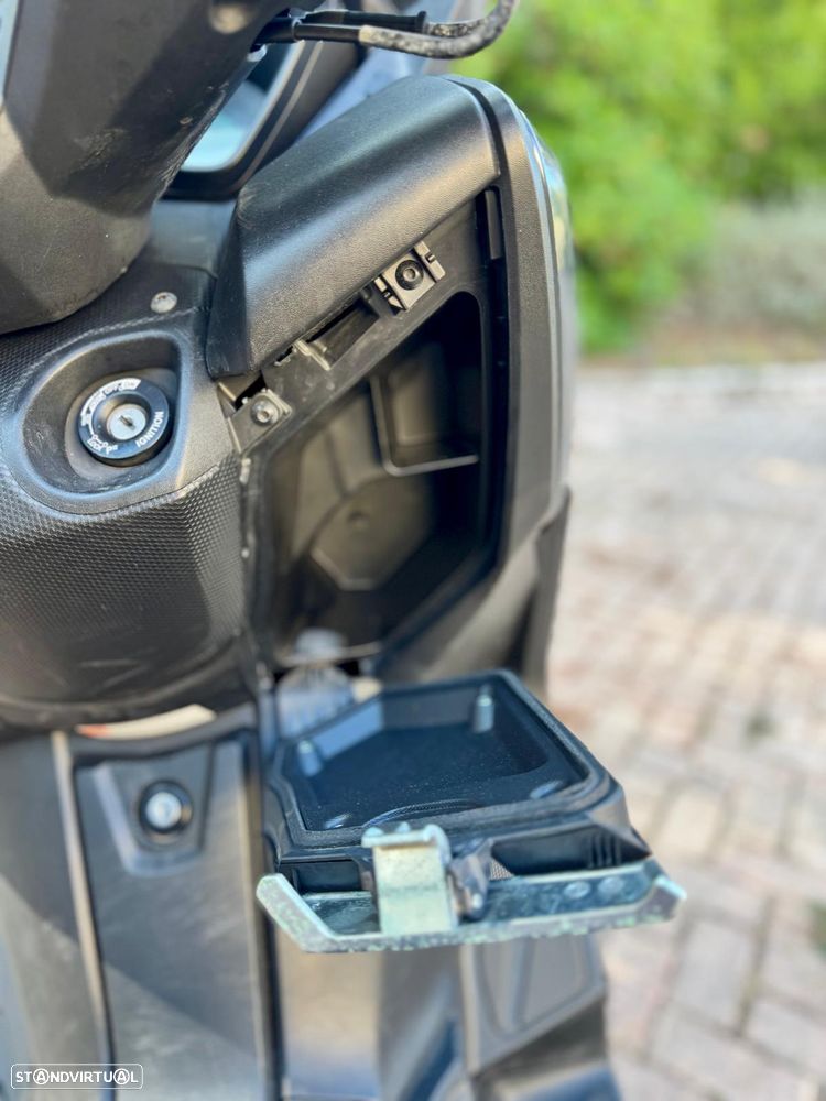 Yamaha X-Max - 9