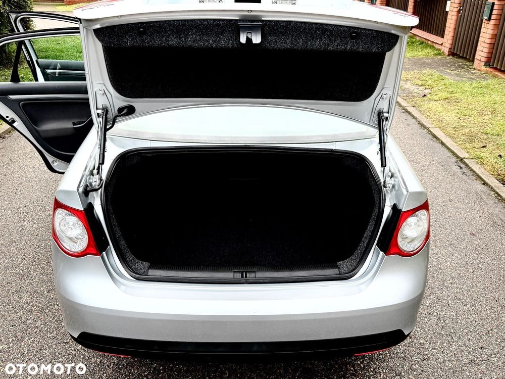 Volkswagen Jetta - 10