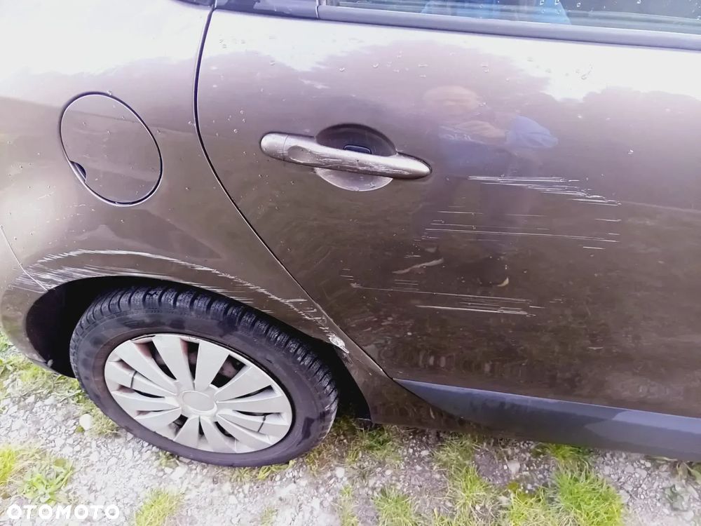 Renault Scenic 1.6 16V 110 Authentique - 4