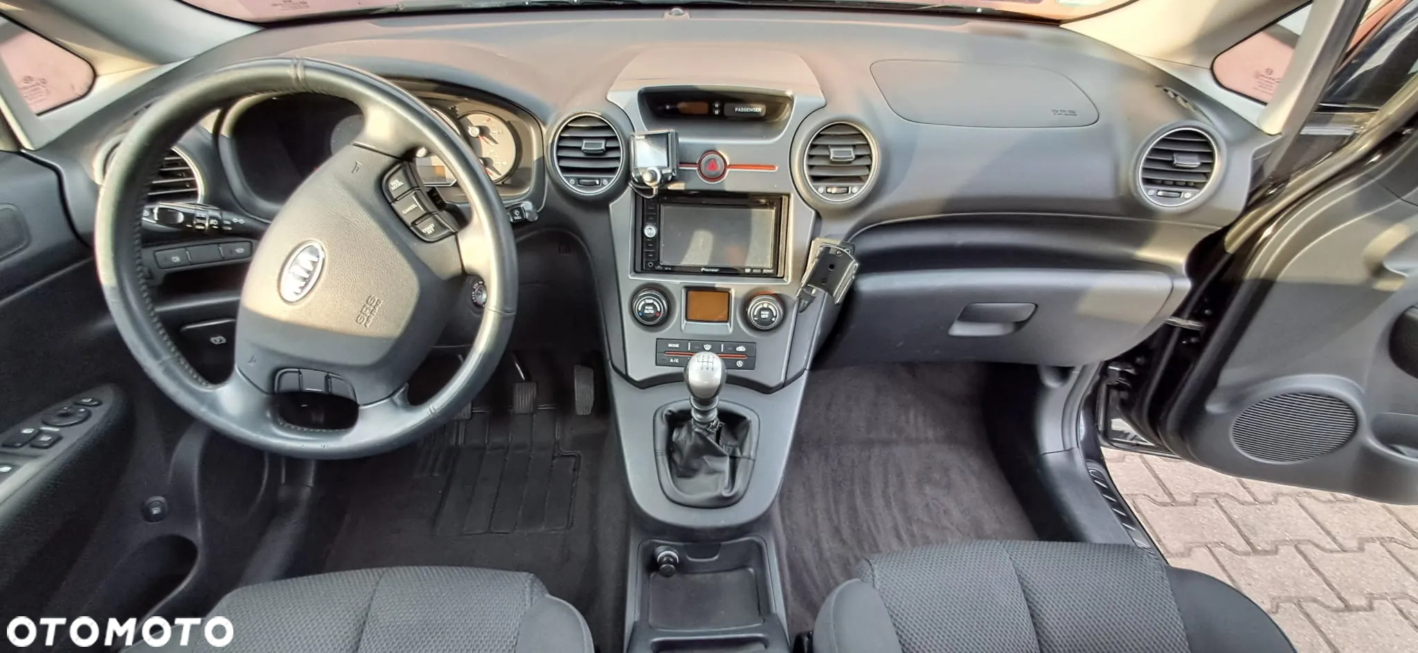 Kia Carens 2.0 CRDi Tour - 12