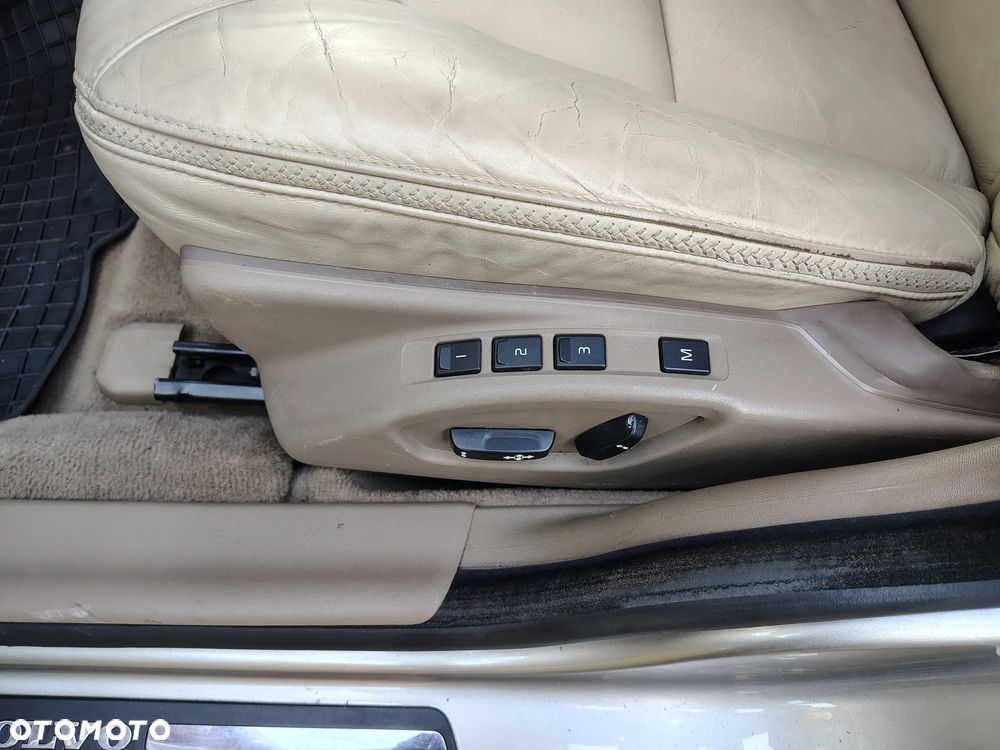 Volvo XC 70 3.2 AWD Momentum - 12