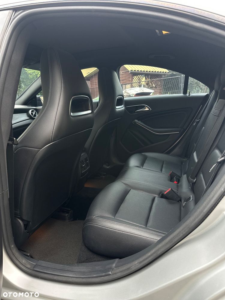 Mercedes-Benz CLA 250 7G-DCT - 11