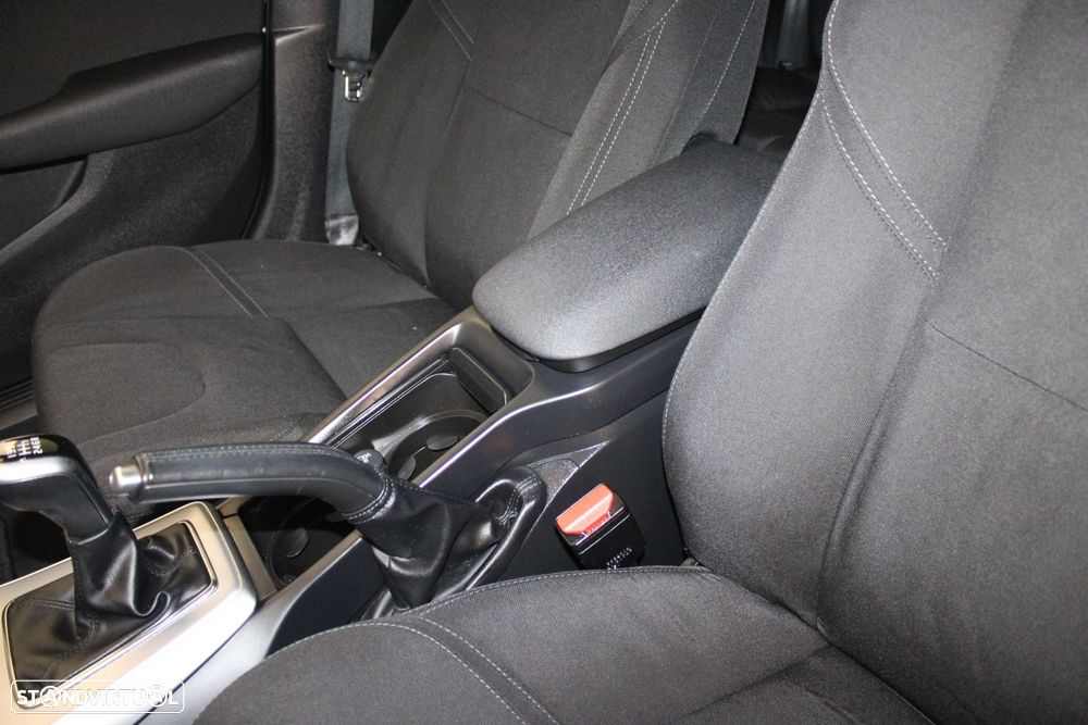 Volvo V40 Cross Country 2.0 D3 Momentum - 29