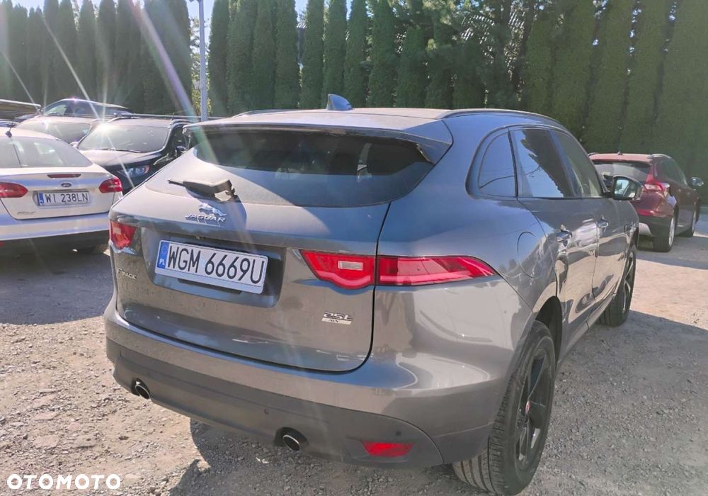 Jaguar F-Pace - 5